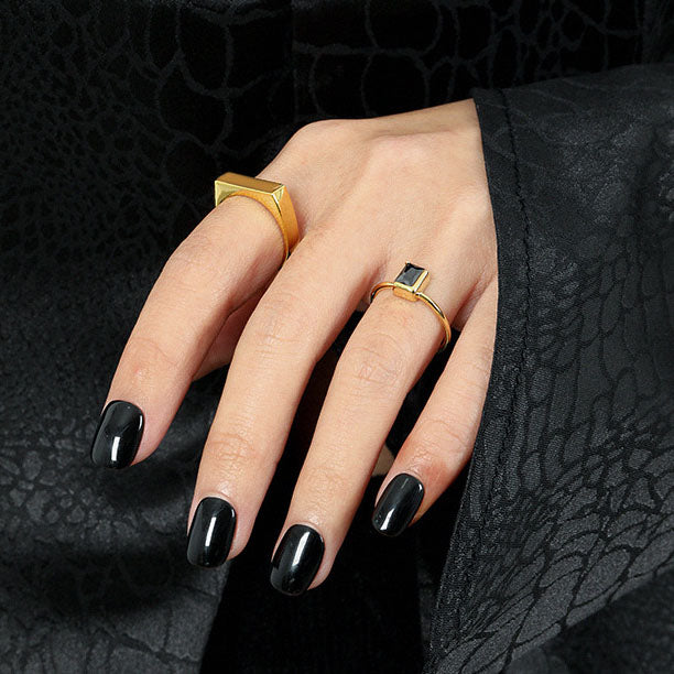 Jonquil black baguette ring