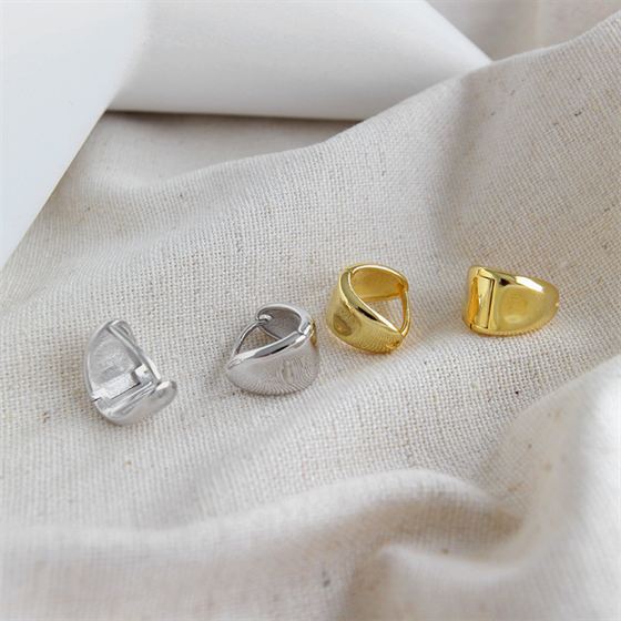 The Triangle Hoops