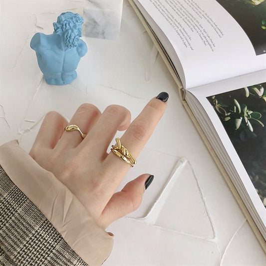 The Stacked Twisted Wave knot Ring