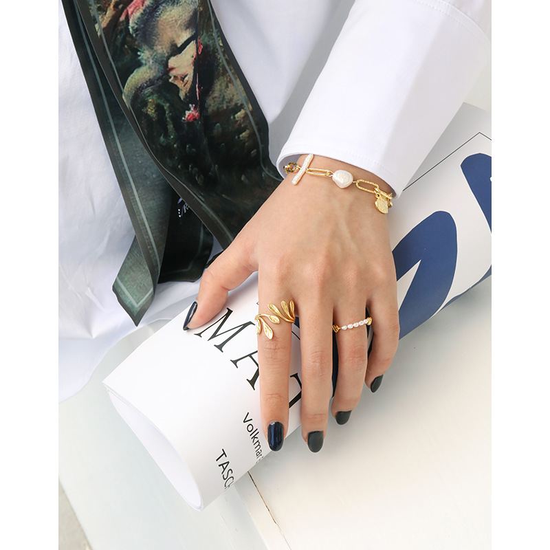 The Chain Pearls Ring