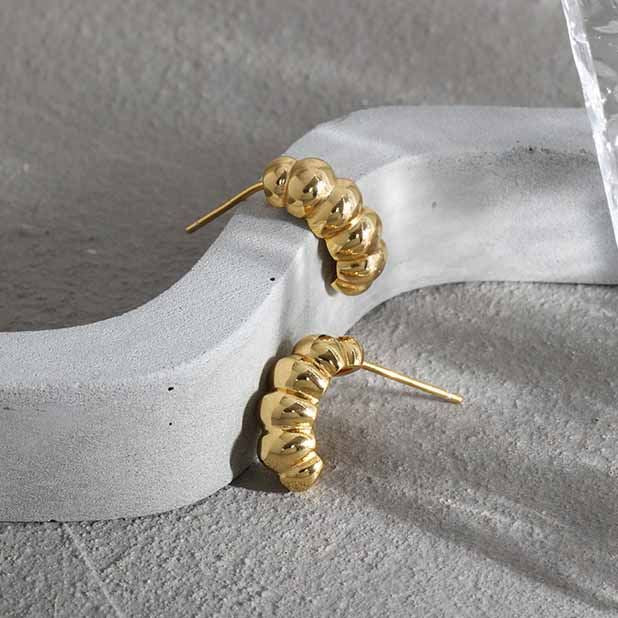 Croissant stud Earrings